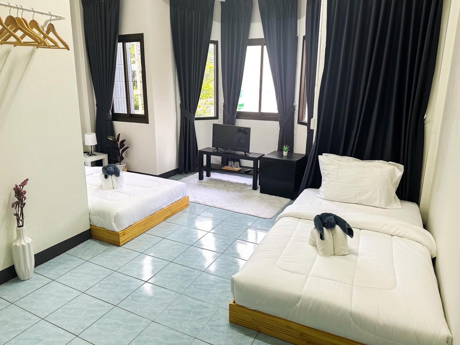 Montana Hotel & Hostel Phuket Karon Exterior foto